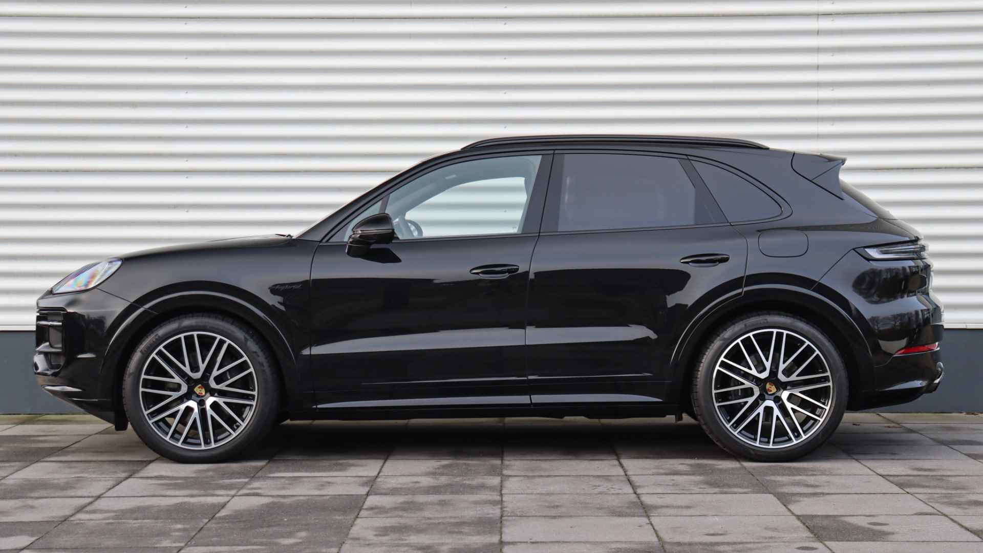 Porsche Cayenne 3.0 E-Hybrid SportDesign | Achterasbesturing | Panoramadak | HD Matrix | BOSE Sound | Trekhaak - 2/35