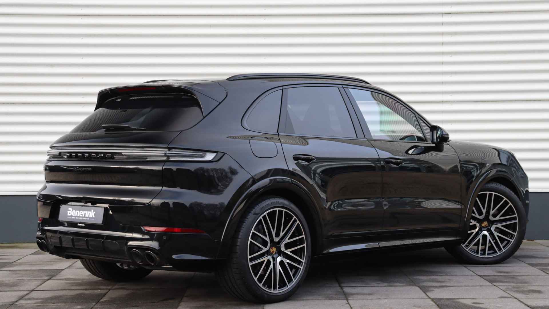 Porsche Cayenne 3.0 E-Hybrid SportDesign | Achterasbesturing | Panoramadak | HD Matrix | BOSE Sound | Trekhaak - 3/35