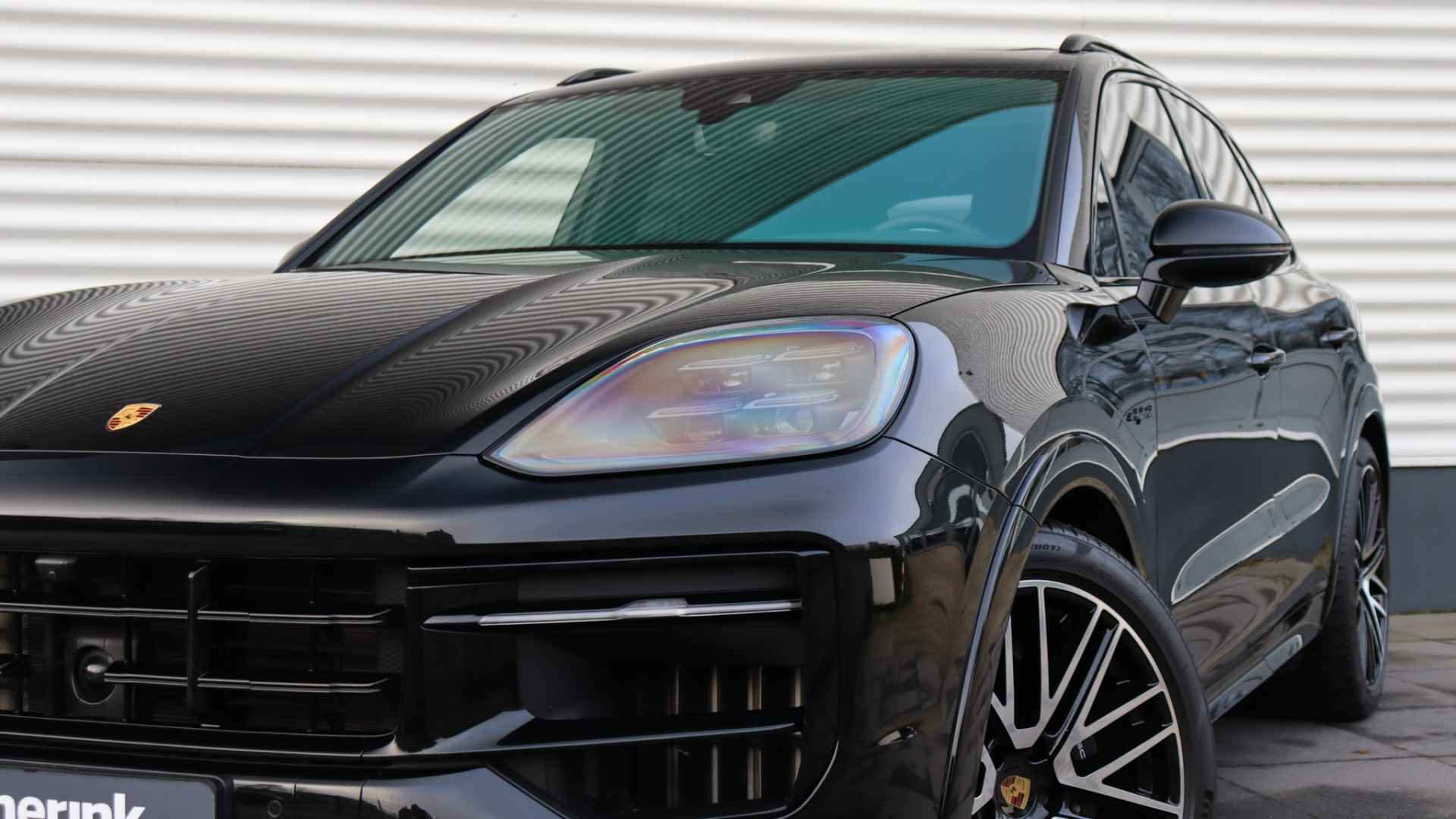 Porsche Cayenne 3.0 E-Hybrid SportDesign | Achterasbesturing | Panoramadak | HD Matrix | BOSE Sound | Trekhaak - 18/35