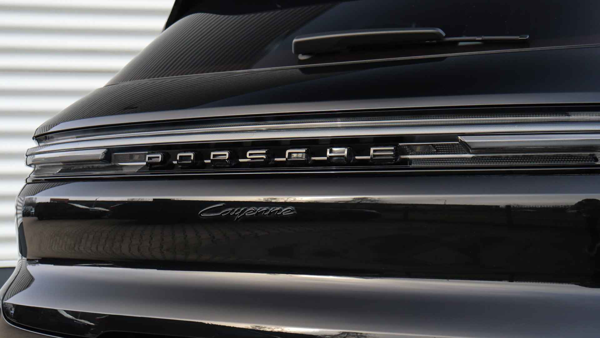 Porsche Cayenne 3.0 E-Hybrid SportDesign | Achterasbesturing | Panoramadak | HD Matrix | BOSE Sound | Trekhaak - 23/35