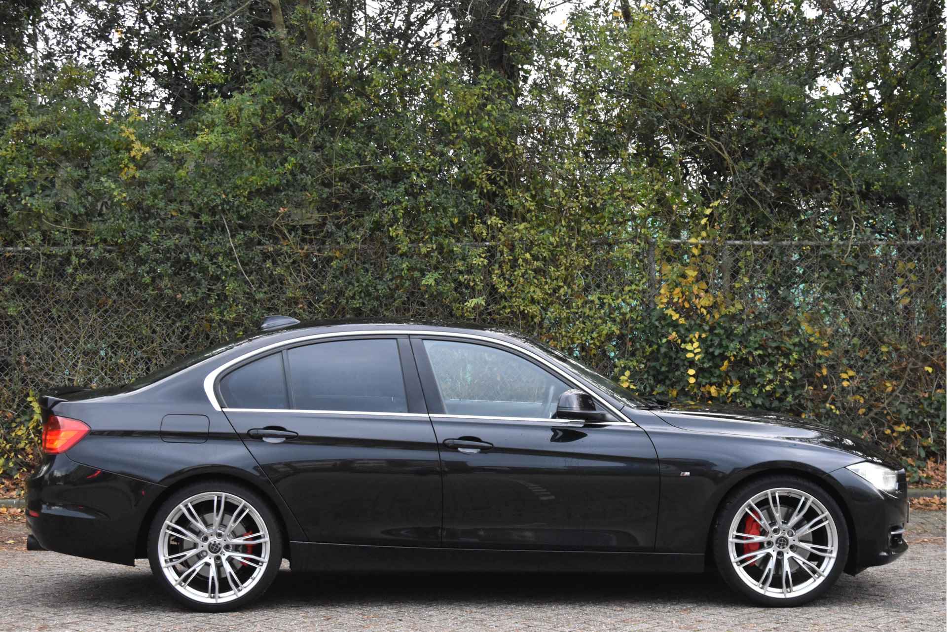 BMW 3-serie 335i High Executive M-Sport | NL-Auto | Elekt.haak | Headup | Keyless | Leder | Mem.stoelen | Nav | LED | Z+W banden - 30/72