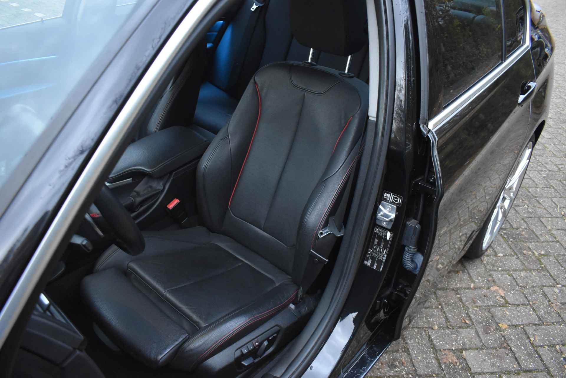 BMW 3-serie 335i High Executive M-Sport | NL-Auto | Elekt.haak | Headup | Keyless | Leder | Mem.stoelen | Nav | LED | Z+W banden - 52/72