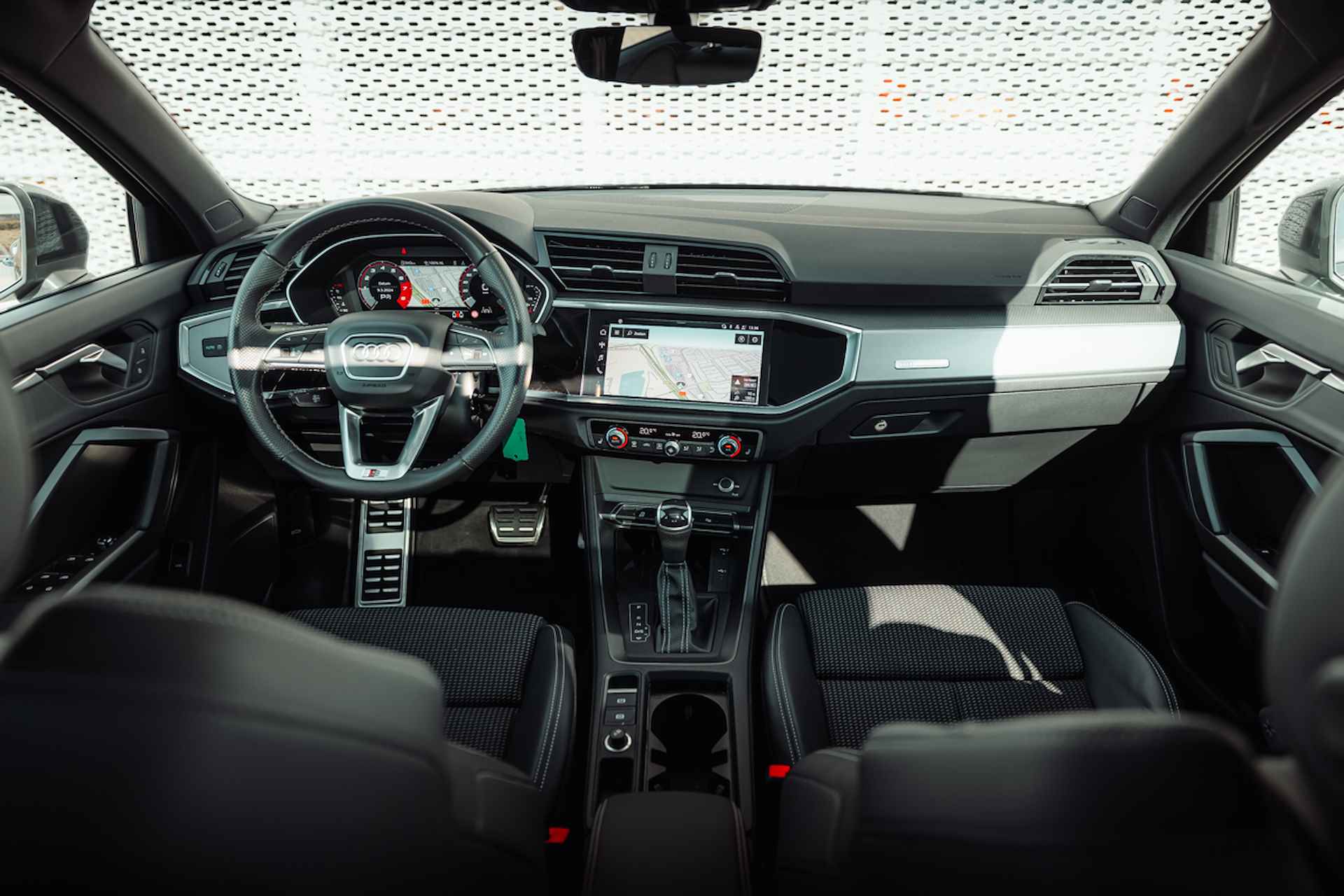 Audi Q3 35 TFSI 150pk s-tronic S edition | Panoramadak | Optiek zwart | Stoelverwarming | Audi sound - 22/32