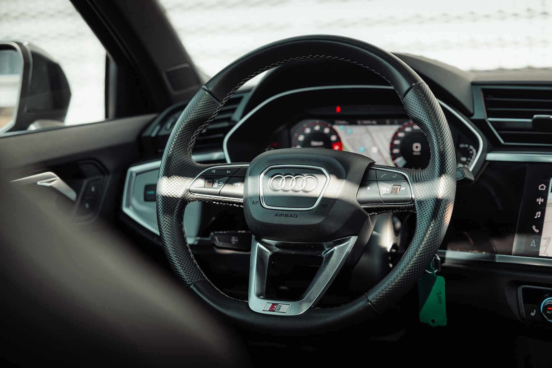 Audi Q3 35 TFSI 150pk s-tronic S edition | Panoramadak | Optiek zwart | Stoelverwarming | Audi sound - 23/32