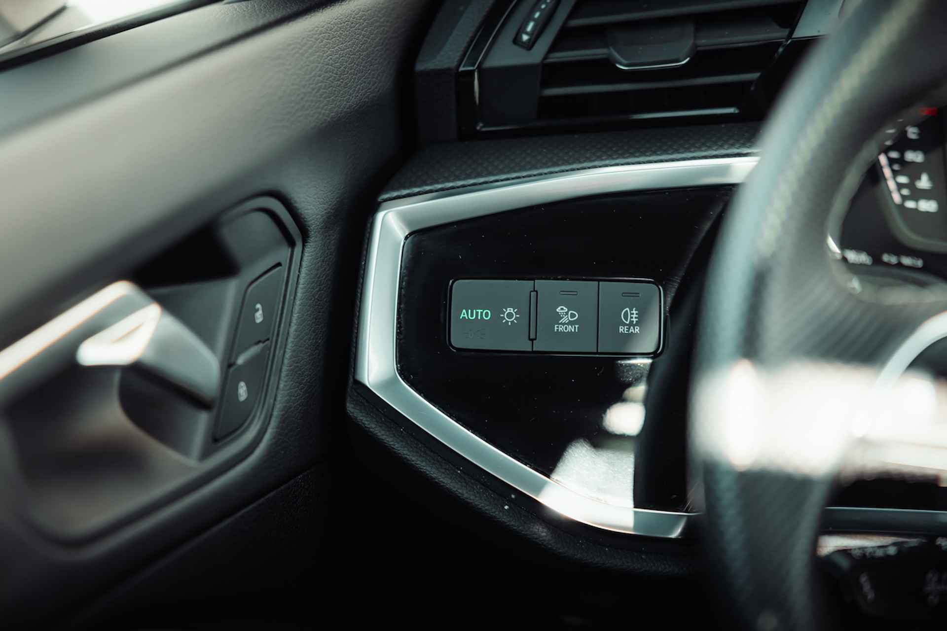 Audi Q3 35 TFSI 150pk s-tronic S edition | Panoramadak | Optiek zwart | Stoelverwarming | Audi sound - 25/32