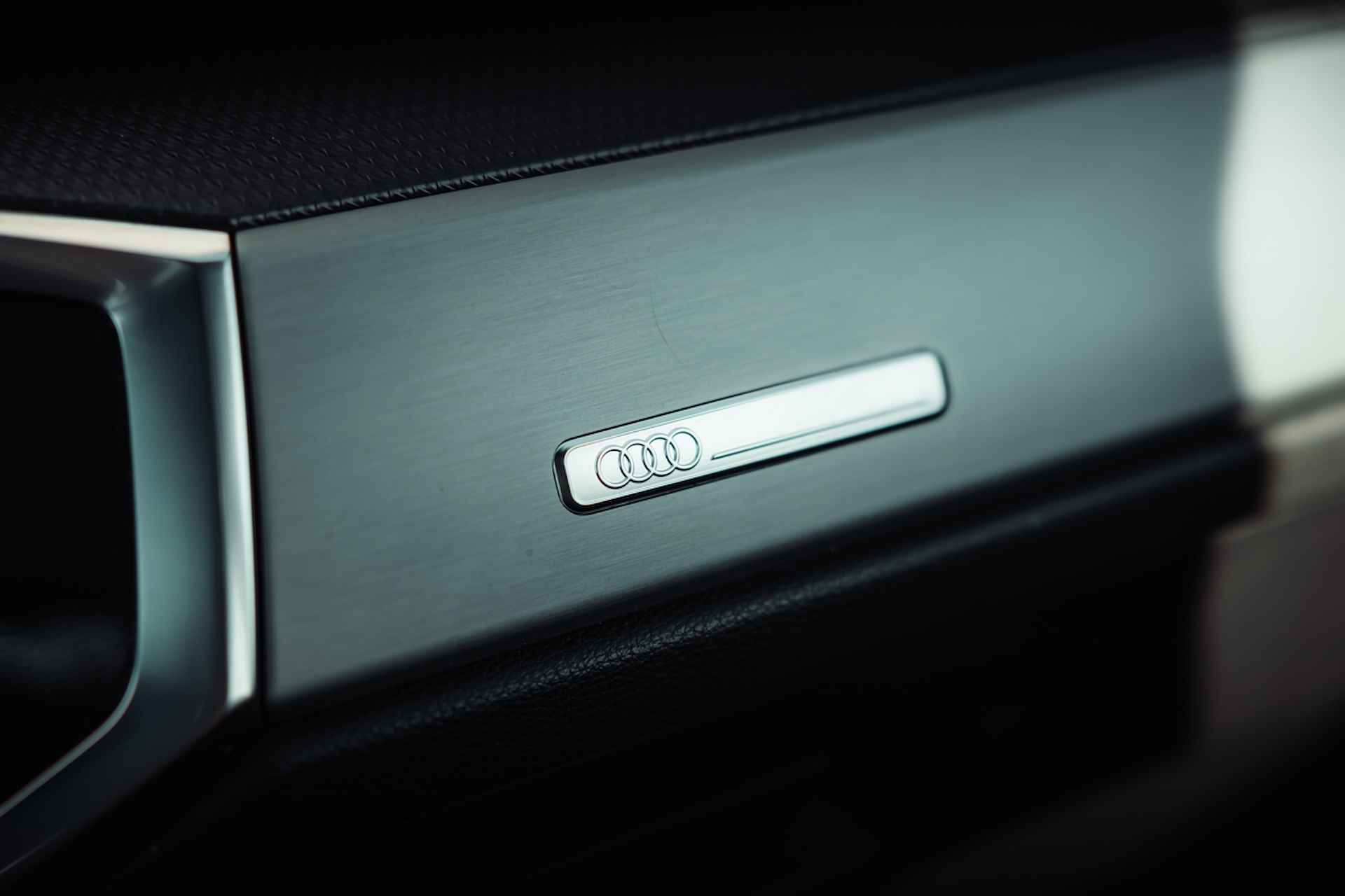 Audi Q3 35 TFSI 150pk s-tronic S edition | Panoramadak | Optiek zwart | Stoelverwarming | Audi sound - 27/32