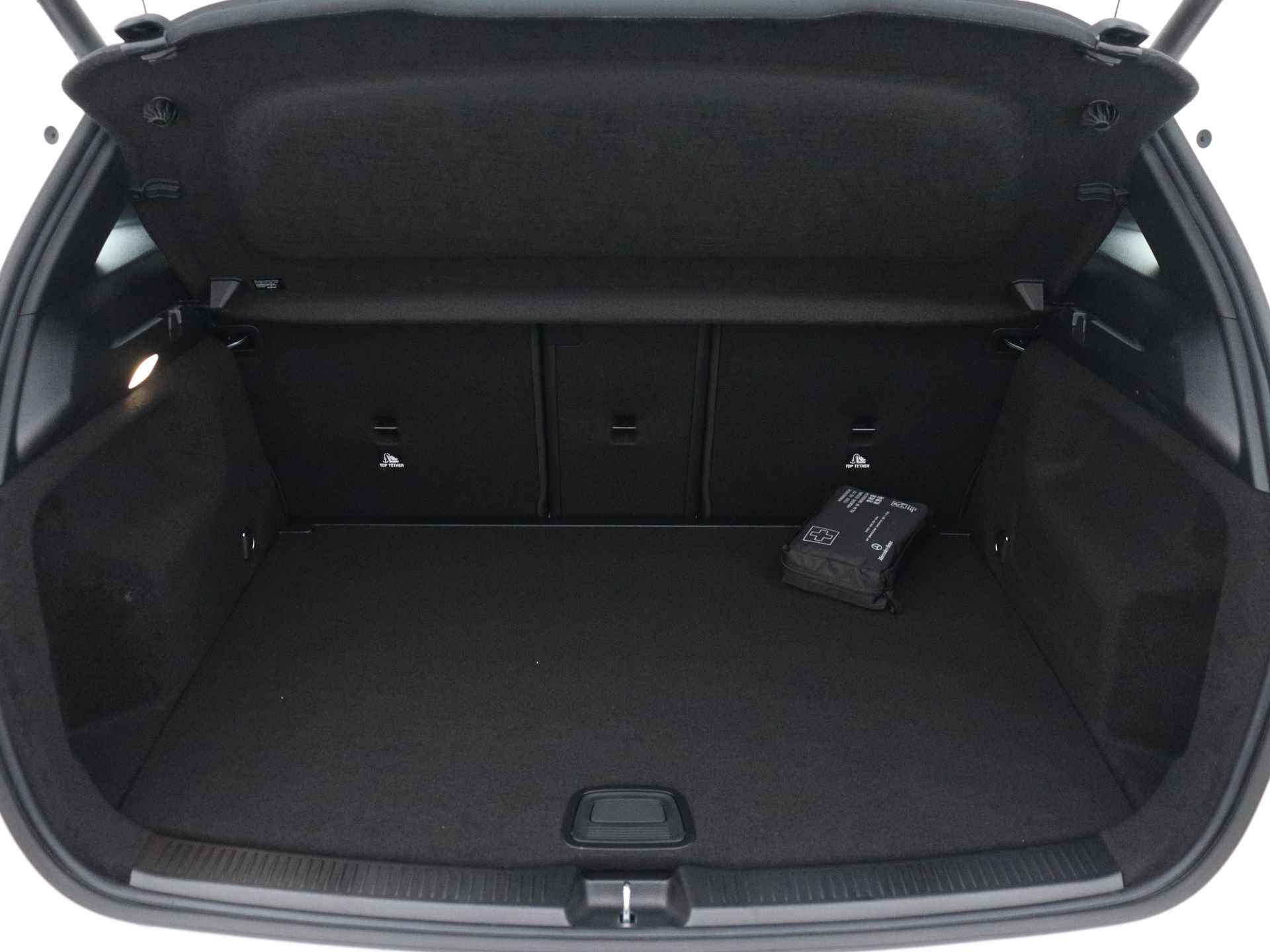 Mercedes-Benz B-Klasse 180 Star Edition Luxury Line | Trekhaak | Dodehoekassistent | Verwarmde stoelen vooraan | Keyless-Go comfortpakket | USB-pakket plus | Sfeerverlichting | Parkeerpakket met achteruitrijcamera | - 23/31