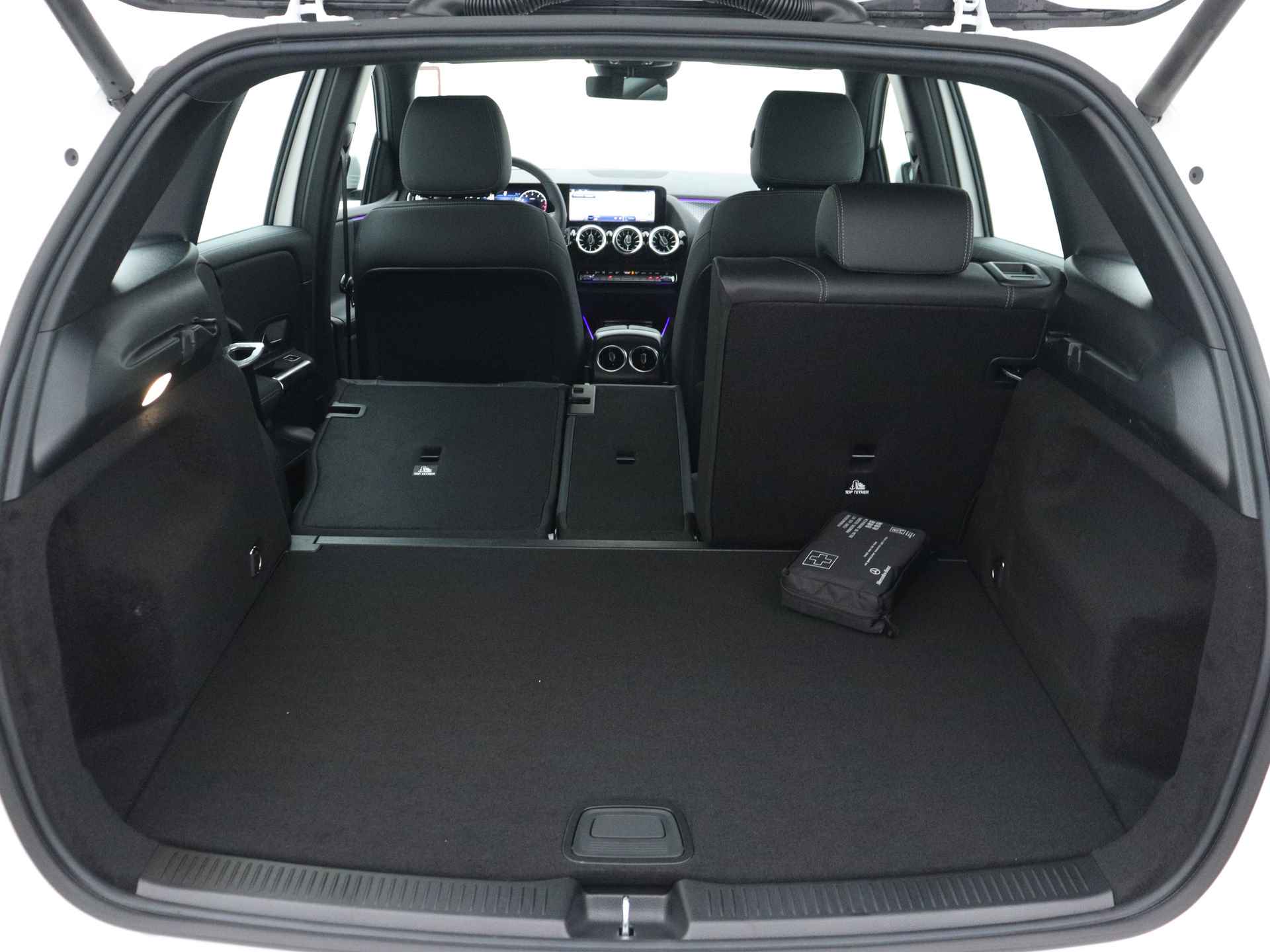 Mercedes-Benz B-Klasse 180 Star Edition Luxury Line | Trekhaak | Dodehoekassistent | Verwarmde stoelen vooraan | Keyless-Go comfortpakket | USB-pakket plus | Sfeerverlichting | Parkeerpakket met achteruitrijcamera | - 26/30