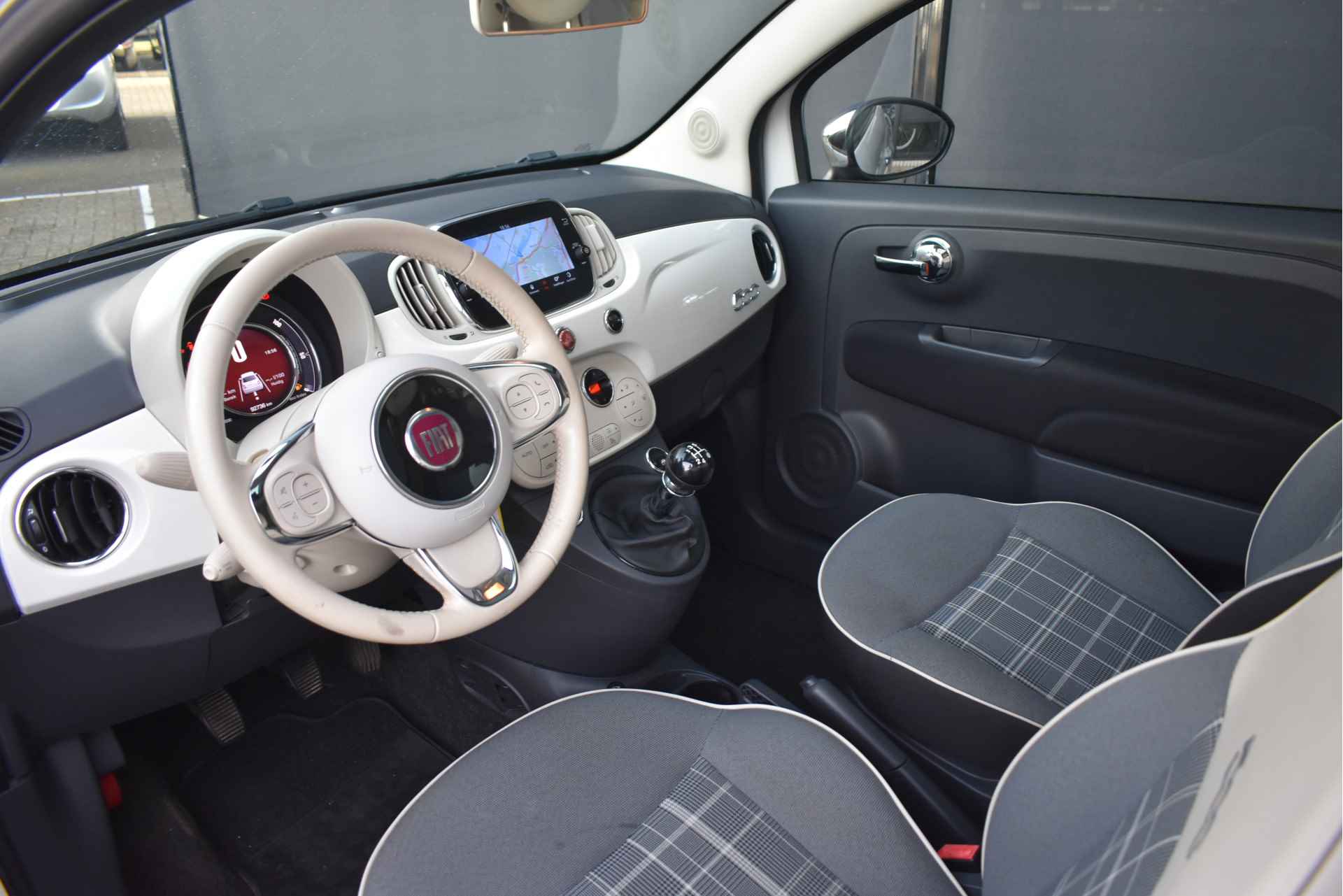 Fiat 500 1.2 Lounge | Navigatie | Airco | Cruise Control | Panorama dak | 15"LMV | Bluetooth Telefoonverbinding !! - 7/37