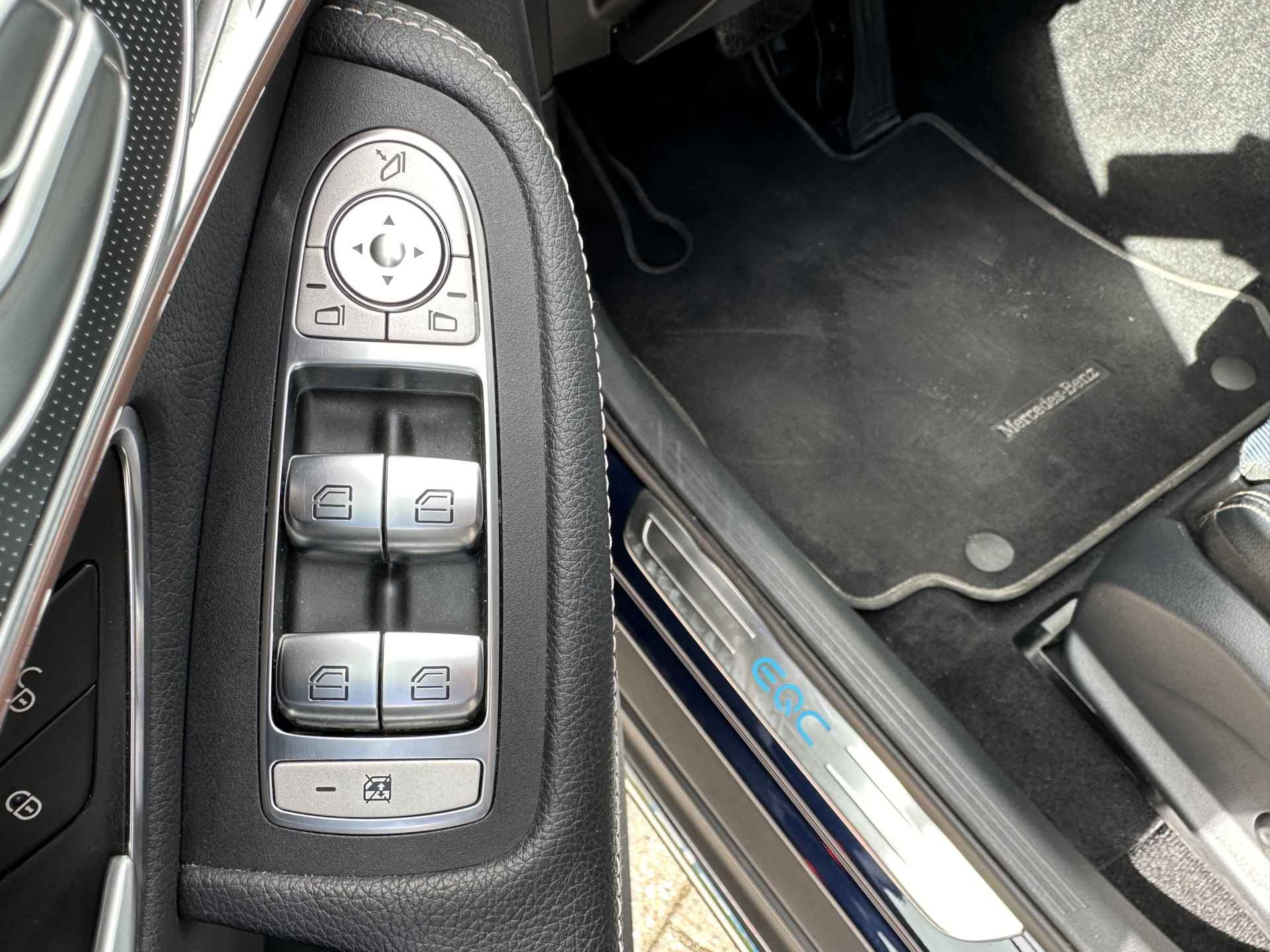 Mercedes-Benz EQC 400 4MATIC Premium AMG, 80 kWh incl. BTW Schuifdak | Burmester | Memory | 360-Camera | Stoelverw. | Sfeerverlichting - 27/32