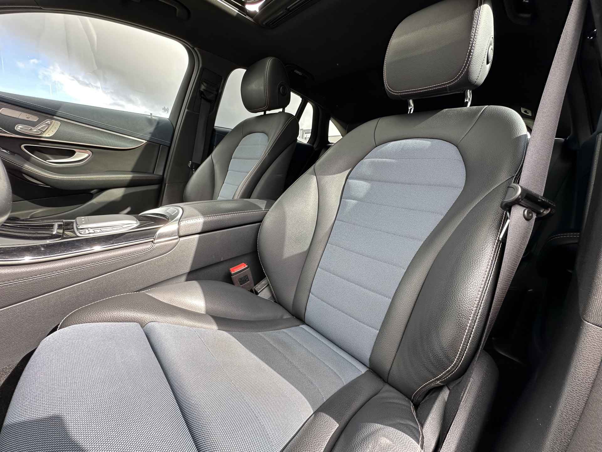Mercedes-Benz EQC 400 4MATIC Premium AMG, 80 kWh incl. BTW Schuifdak | Burmester | Memory | 360-Camera | Stoelverw. | Sfeerverlichting - 28/32