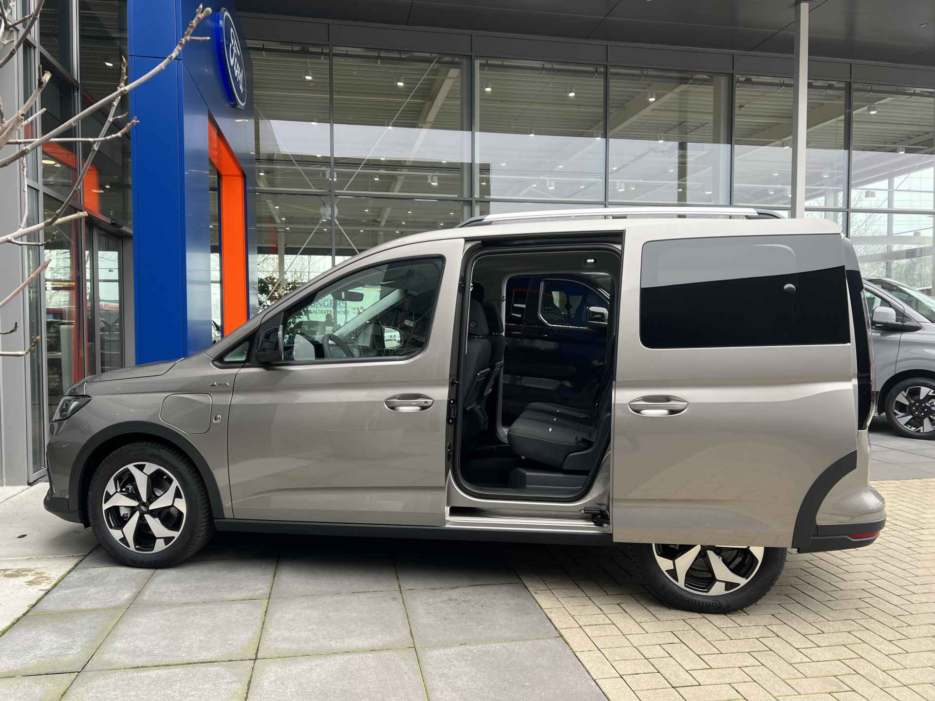 Ford Tourneo Connect 1.5 Plug-IN Hybrid 150 PK Automaat Active L1 | 5 jaar Ford Protect | Panorama dak | AGR stoel | Winter Pack | 02-2025 verwacht | - 6/44