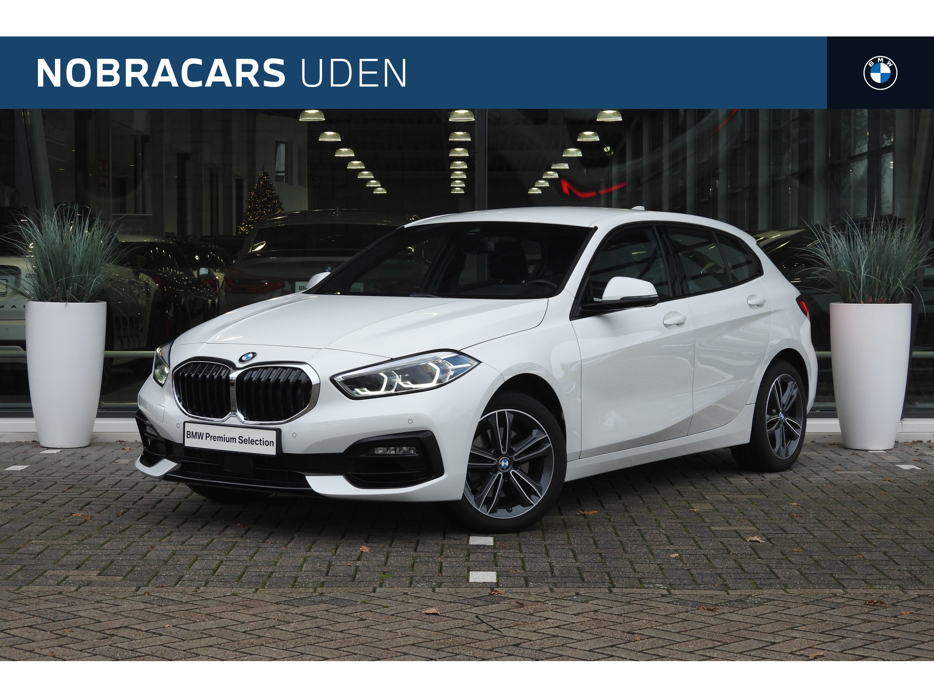 BMW 1-serie 118i Executive Sport Line Automaat / Sportstoelen / LED / Cruise Control / PDC / Live Cockpit Professional