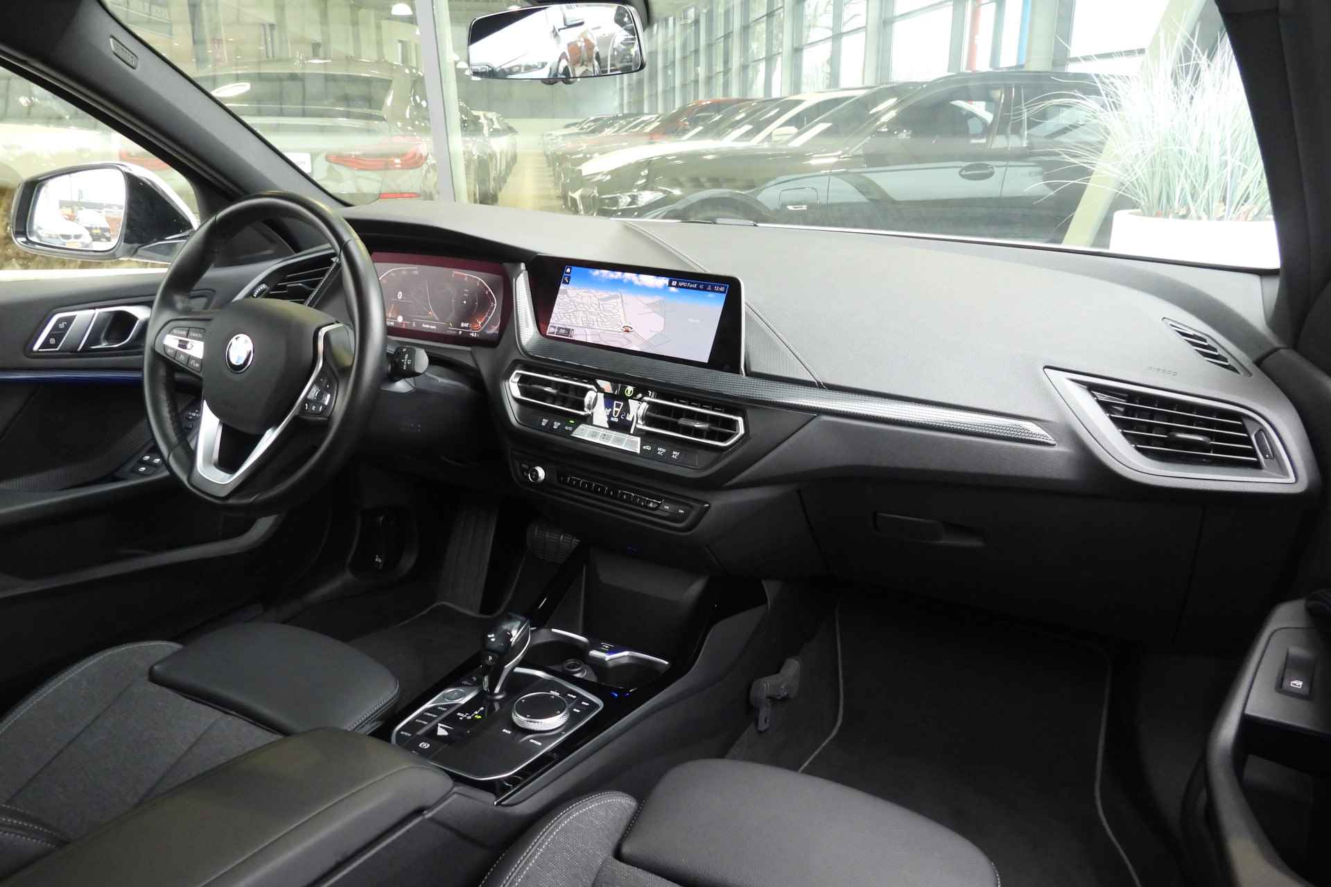 BMW 1-serie 118i Executive Sport Line Automaat / Sportstoelen / LED / Cruise Control / PDC / Live Cockpit Professional - 19/35