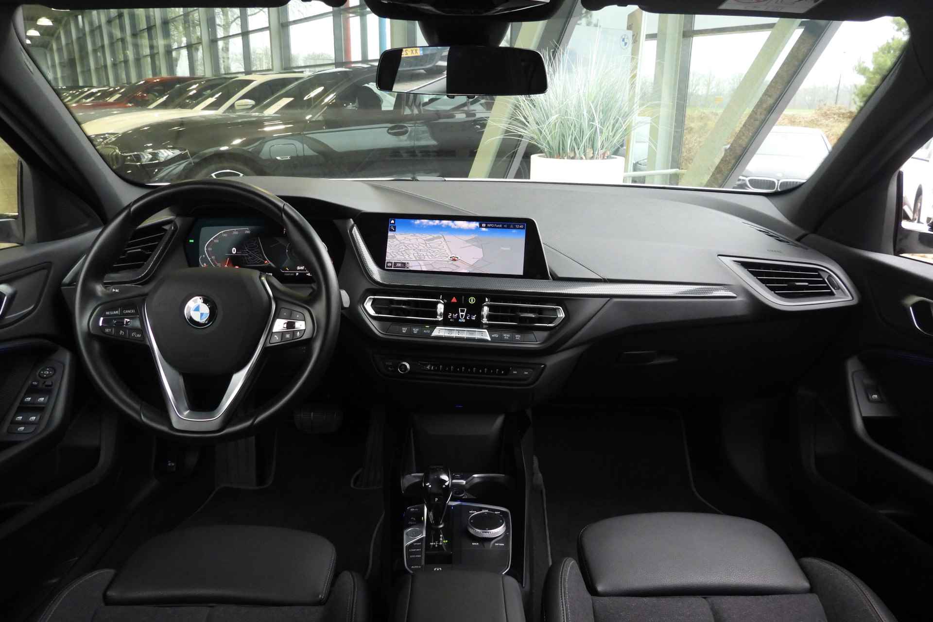 BMW 1-serie 118i Executive Sport Line Automaat / Sportstoelen / LED / Cruise Control / PDC / Live Cockpit Professional - 20/35