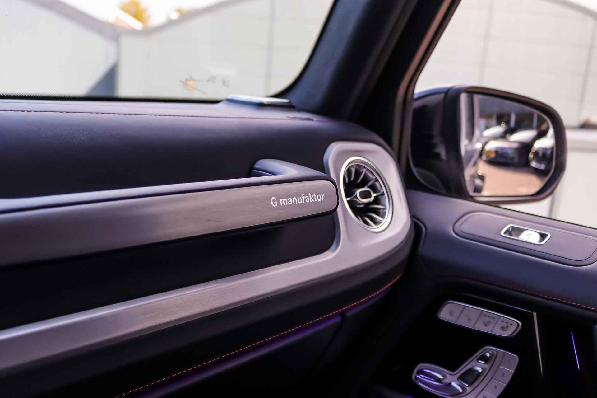 Mercedes-Benz G-klasse G 63 AMG Automaat | Designo | Distronic | Burmester Audio | 360° Camera | Sfeerverlichting | Nightpakket | Trekhaak - 13/52