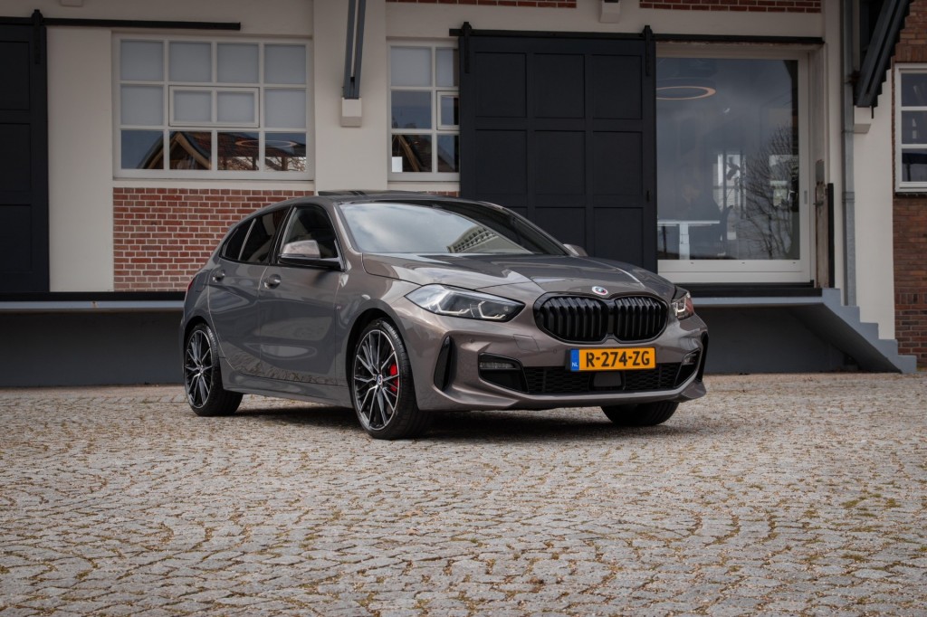 BMW 1-serie 118i M Sport Pro - Pano bij viaBOVAG.nl