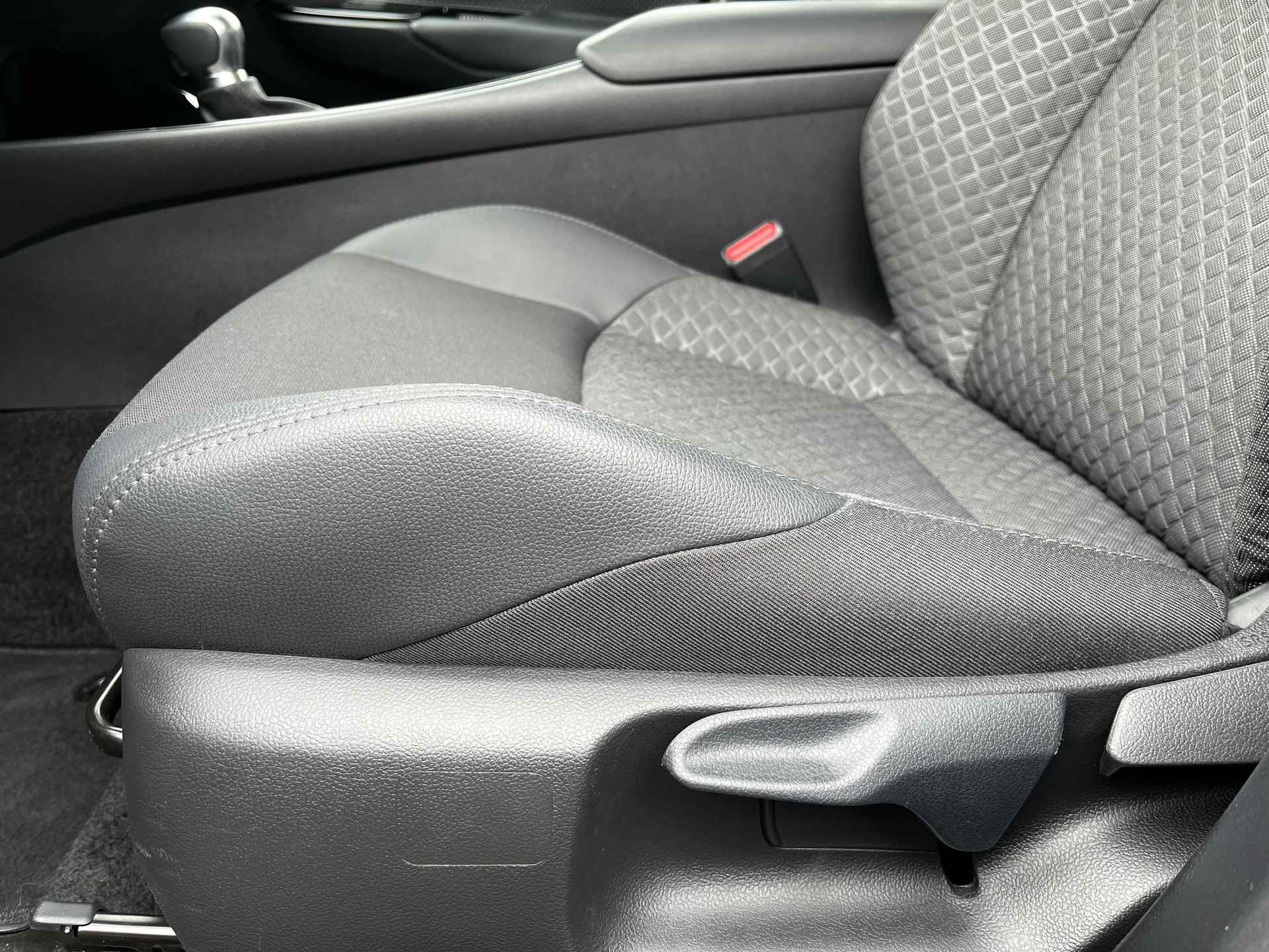 Toyota C-HR 1.8 Hybrid Dynamic | All-in prijs | Apple/Android | Camera | Parkeersensoren | Navigatie | - 15/36