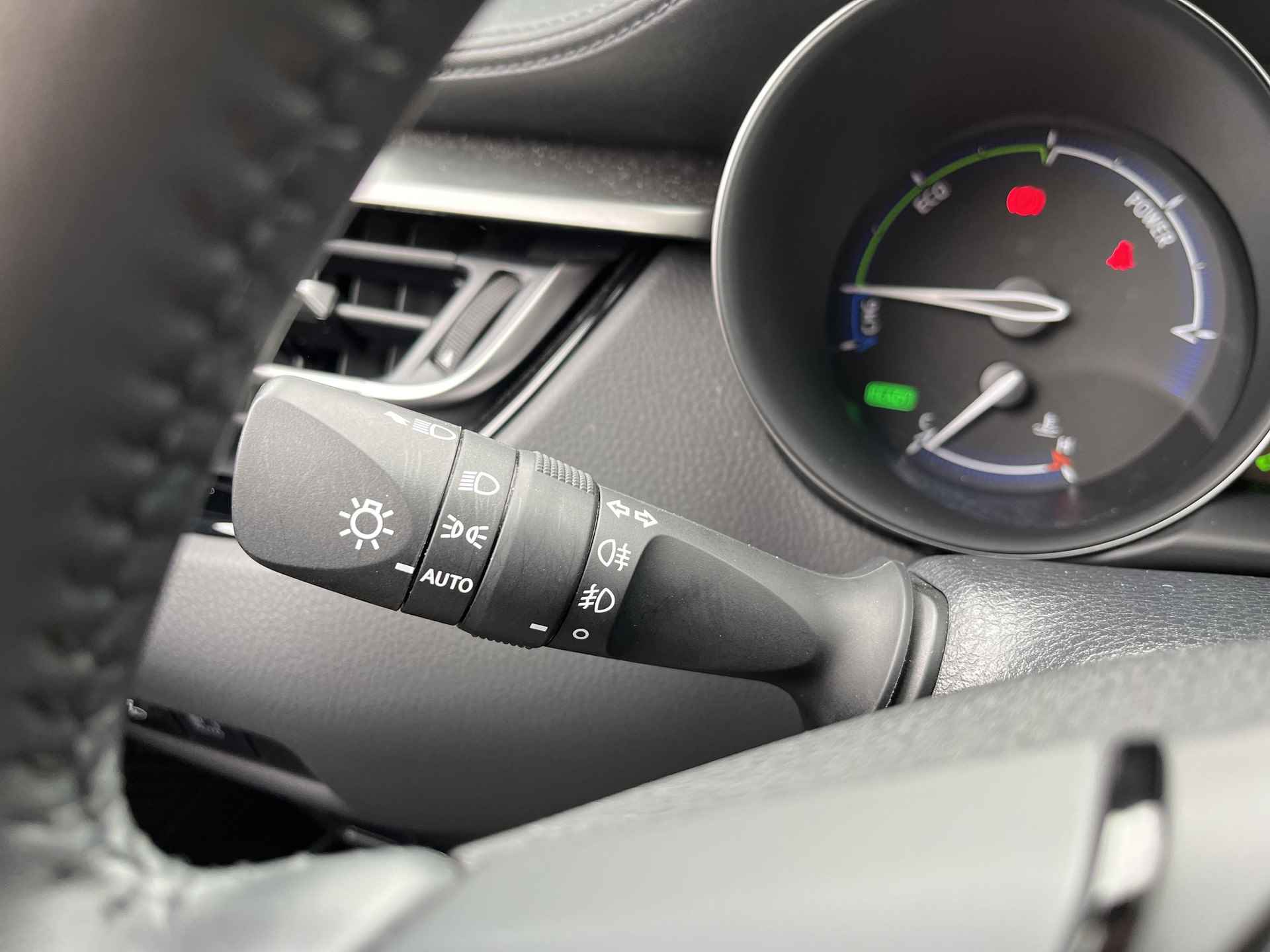 Toyota C-HR 1.8 Hybrid Dynamic | All-in prijs | Apple/Android | Camera | Parkeersensoren | Navigatie | - 18/36