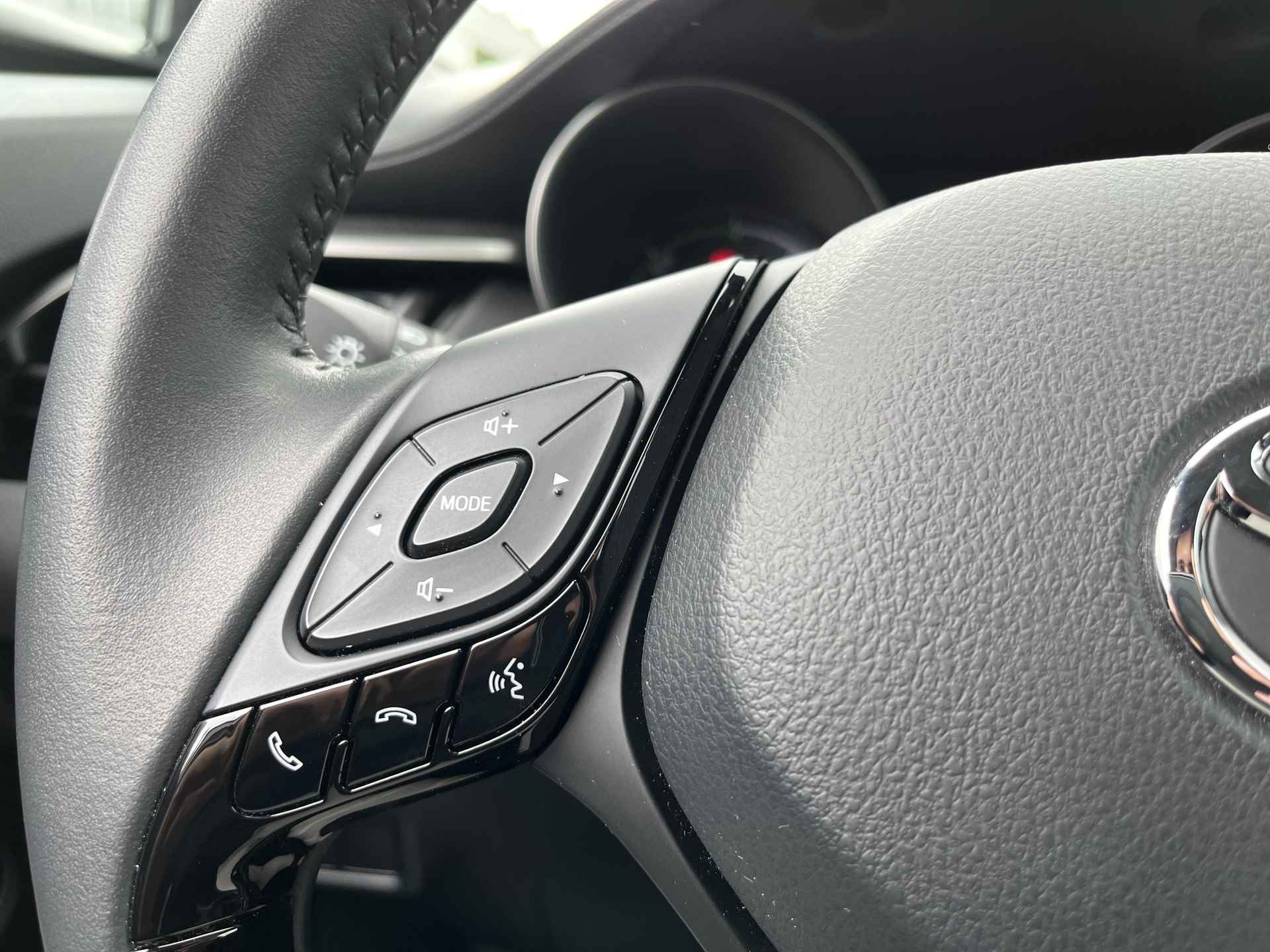 Toyota C-HR 1.8 Hybrid Dynamic | All-in prijs | Apple/Android | Camera | Parkeersensoren | Navigatie | - 19/36