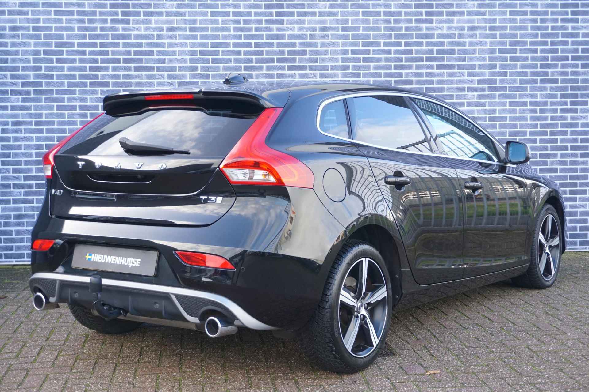 Volvo V40 1.5 T3 Polar+ Sport | Trekhaak | standkachel | Panorama dak | Harman/Kardon | Keyless entry | Stand kachel | Stoel verwarming | DAB | Trekhaak | - 4/35