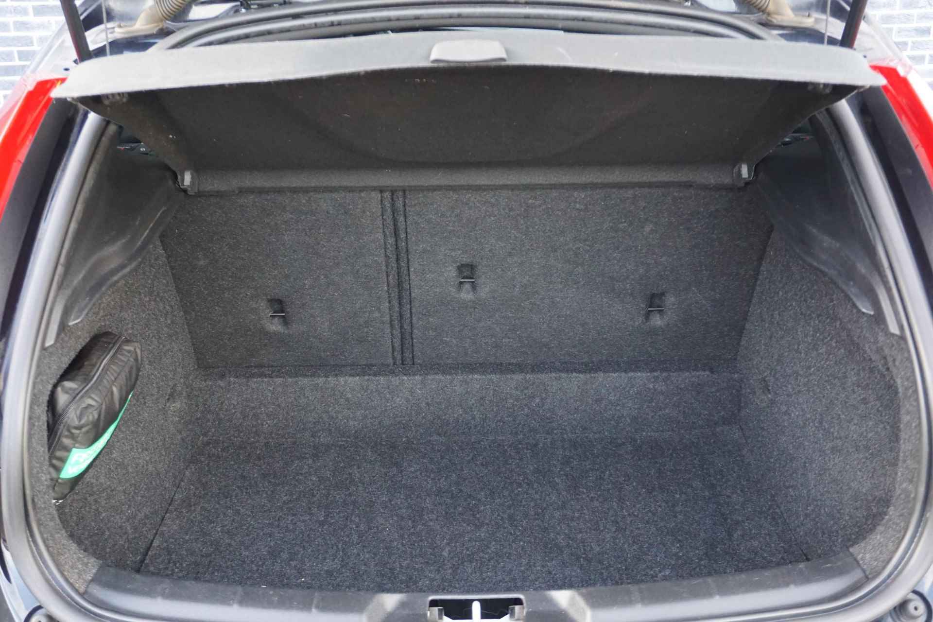 Volvo V40 1.5 T3 Polar+ Sport | Trekhaak | standkachel | Panorama dak | Harman/Kardon | Keyless entry | Stand kachel | Stoel verwarming | DAB | Trekhaak | - 31/35