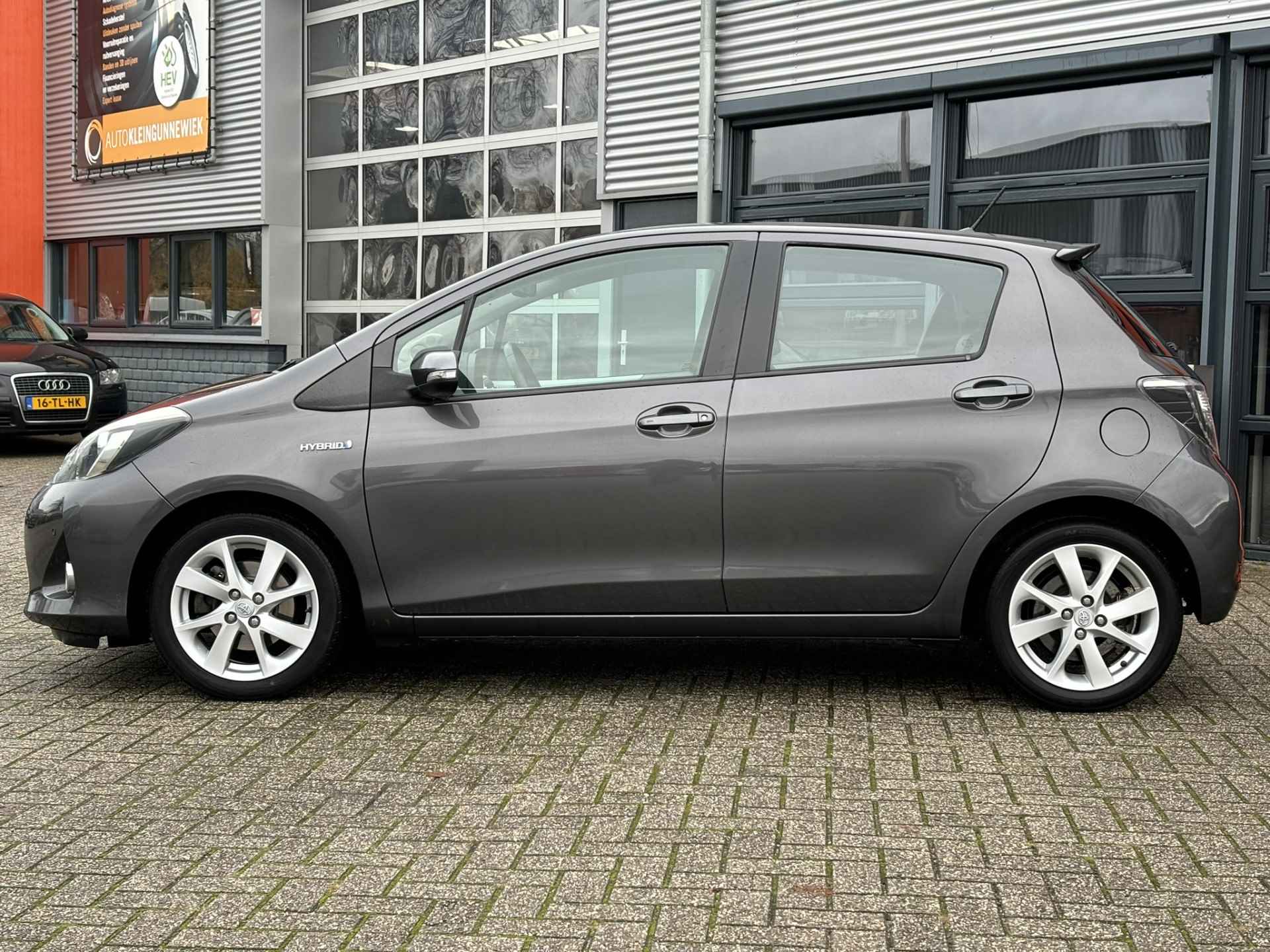 Toyota Yaris 1.5 Full Hybrid Dynamic / NL Auto / Cruise Control / Navi / Incl Winterset Op Velg / - 8/36