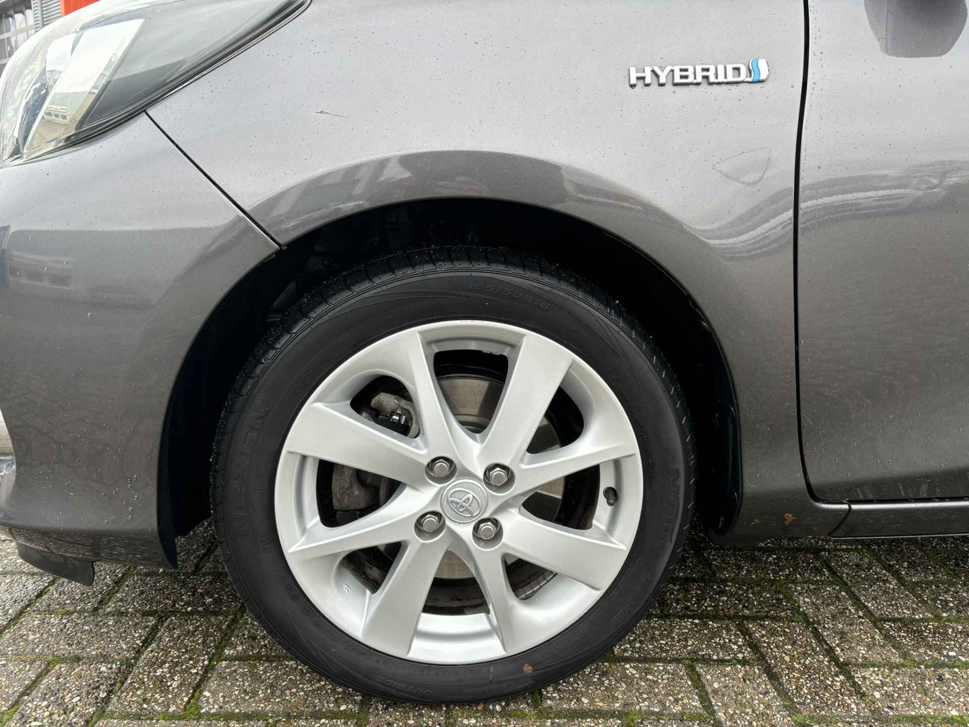 Toyota Yaris 1.5 Full Hybrid Dynamic / NL Auto / Cruise Control / Navi / Incl Winterset Op Velg / - 9/36