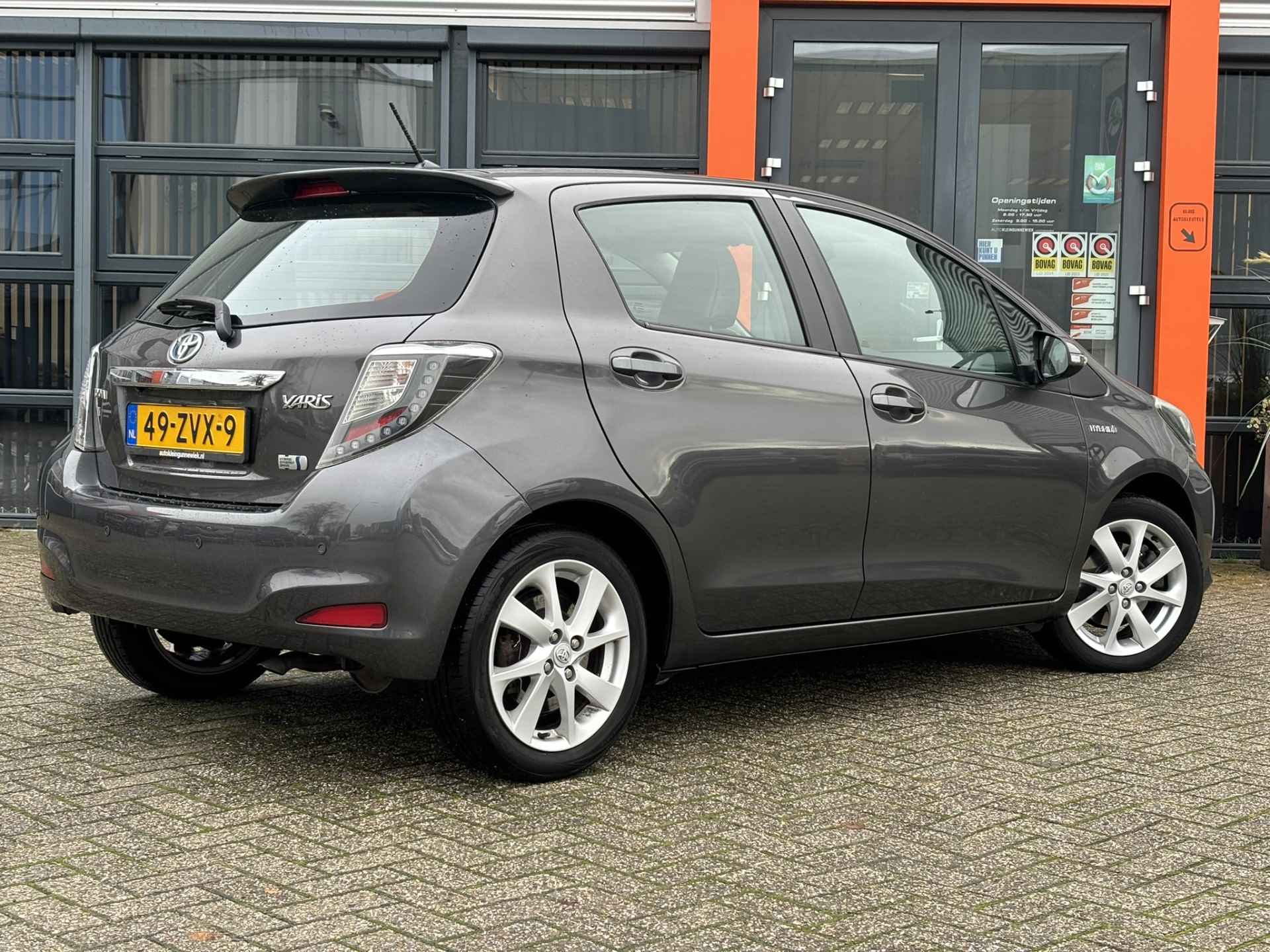 Toyota Yaris 1.5 Full Hybrid Dynamic / NL Auto / Cruise Control / Navi / Incl Winterset Op Velg / - 18/36