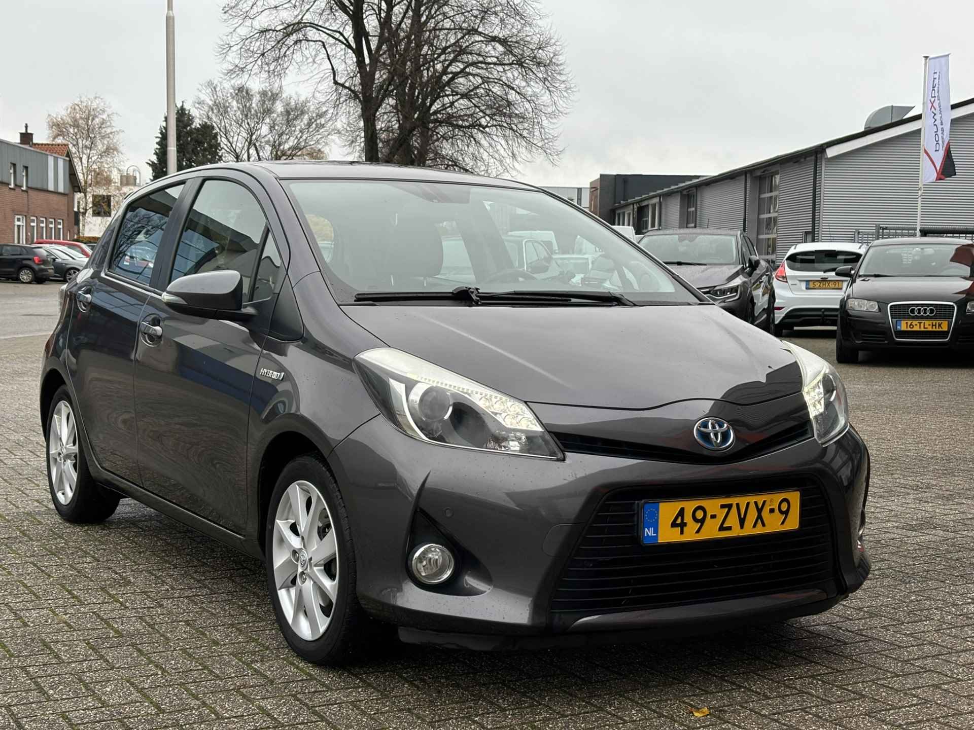 Toyota Yaris 1.5 Full Hybrid Dynamic / NL Auto / Cruise Control / Navi / Incl Winterset Op Velg / - 25/36