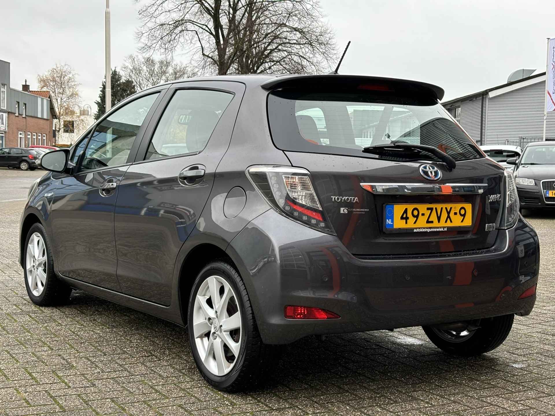 Toyota Yaris 1.5 Full Hybrid Dynamic / NL Auto / Cruise Control / Navi / Incl Winterset Op Velg / - 26/36