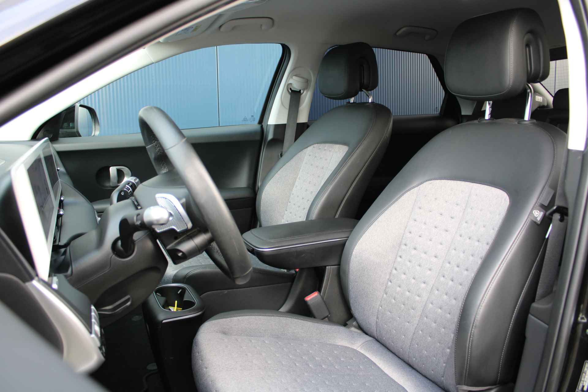 Hyundai IONIQ 5 58 kWh 170pk Connect Automaat | Leder | Climate | Camera | Keyless | Full Led | Navigatie | 19" Lichtmetaal | Parkeer Assistent - 15/28