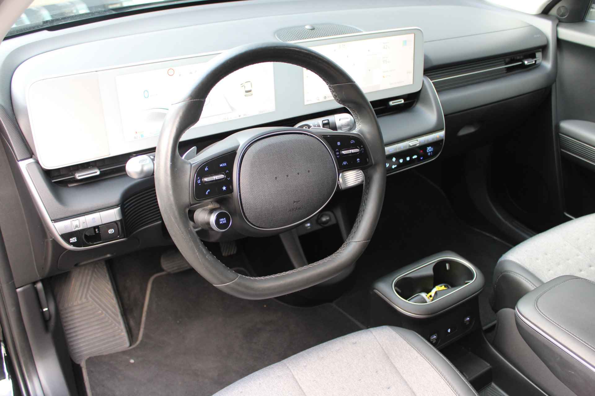 Hyundai IONIQ 5 58 kWh 170pk Connect Automaat | Leder | Climate | Camera | Keyless | Full Led | Navigatie | 19" Lichtmetaal | Parkeer Assistent - 17/28