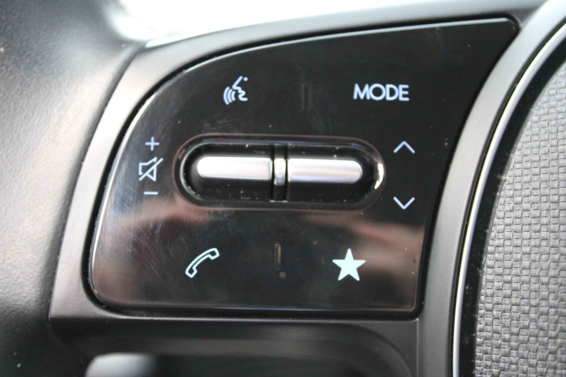 Hyundai IONIQ 5 58 kWh 170pk Connect Automaat | Leder | Climate | Camera | Keyless | Full Led | Navigatie | 19" Lichtmetaal | Parkeer Assistent - 21/28