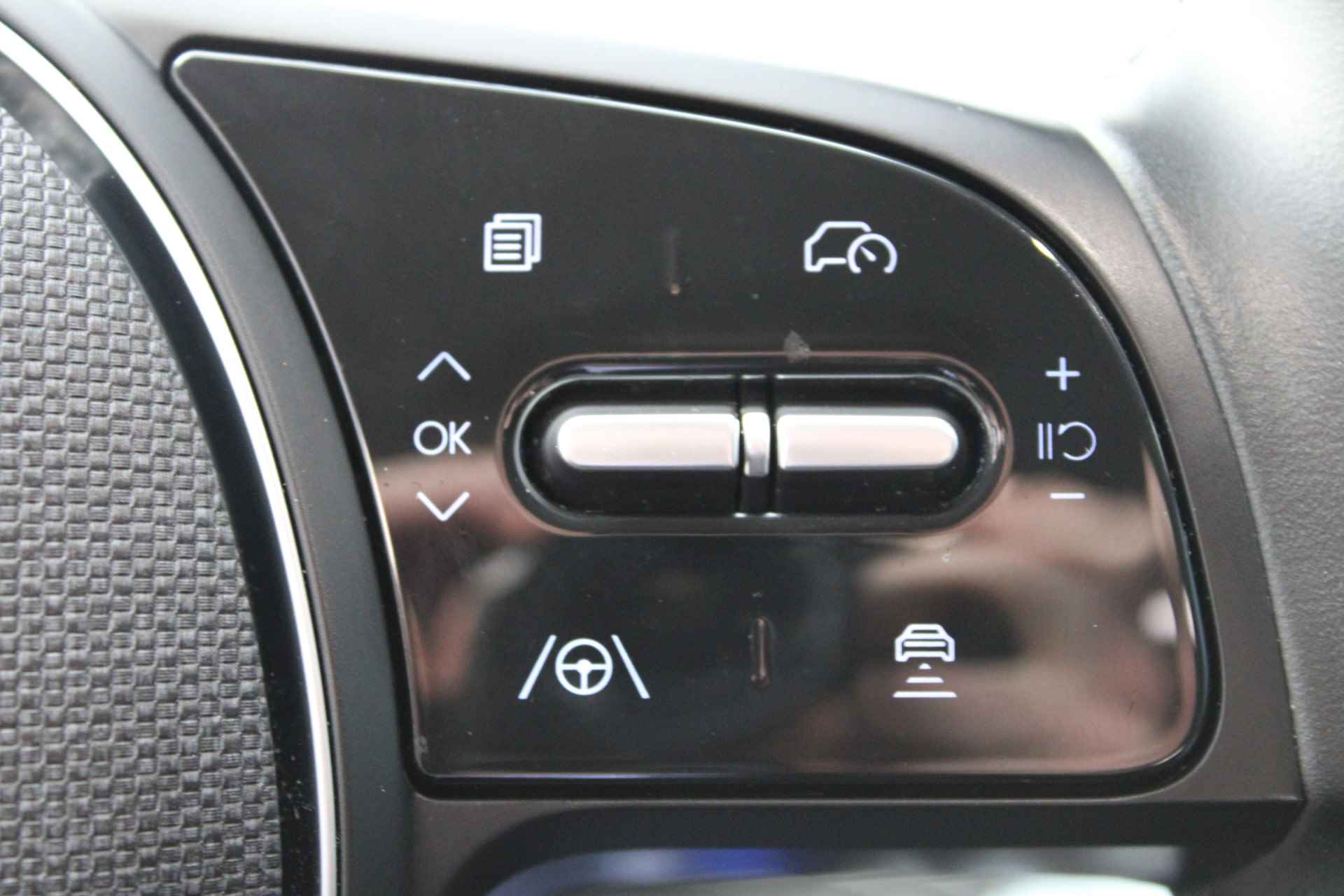 Hyundai IONIQ 5 58 kWh 170pk Connect Automaat | Leder | Climate | Camera | Keyless | Full Led | Navigatie | 19" Lichtmetaal | Parkeer Assistent - 22/28