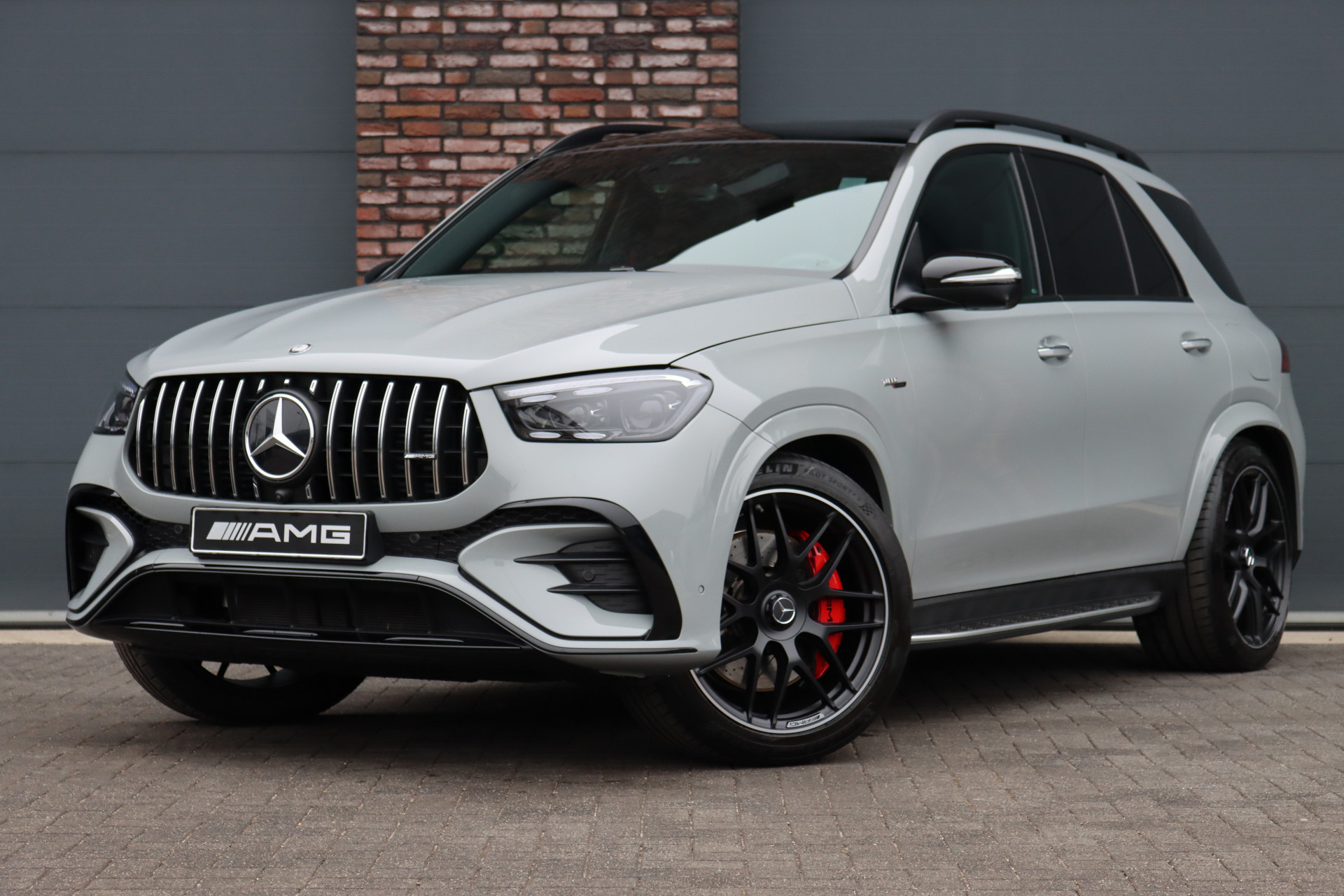 Mercedes-Benz GLE AMG 53 Hybrid 4MATIC+ Premium+ Aut9 | Luchtvering | Distronic Pro | Memory | Trekhaak | Verwarmd Stuurwiel | Burmester | Panoramadak | AMG Drive Unit | Keyless Go | Luchtreinigingspakket |