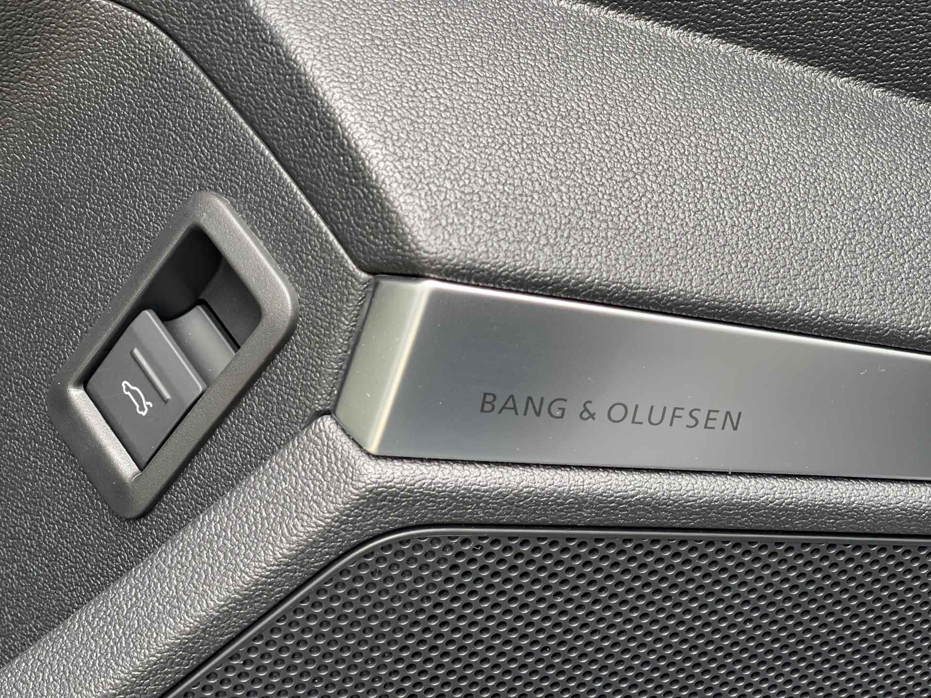 Audi RS3 Limousine 2.5 TFSI quattro PANO/360CAM/B&OAUDIO/SIDEASSIST/LEDER/ACC/NIEUWSTAAT! - 24/43