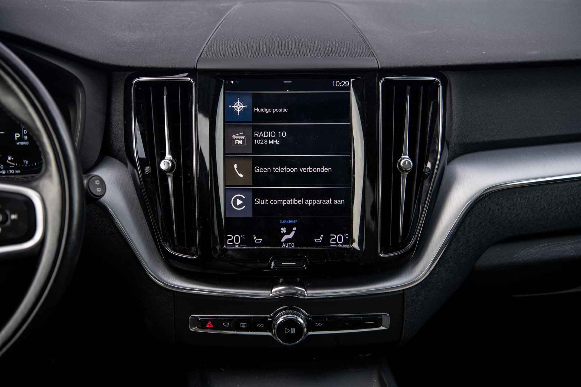 Volvo XC60 2.0 T8 Twin Engine AWD Momentum Fin. € 609 p/m  Business Pack Connect Plus | Trekhaak | Leder | Stoel en Stuurverwarming | Donker Glas | - 13/36
