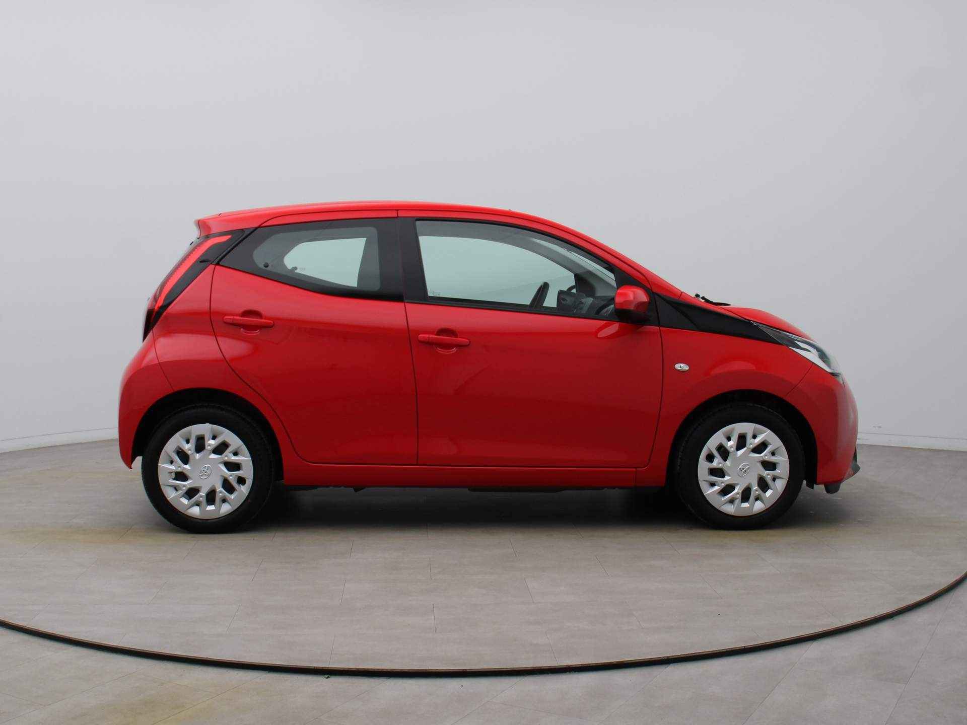 Toyota Aygo 73pk VVT-i x-play limited Airco | Camera | Carplay | 5-Deurs - 24/38