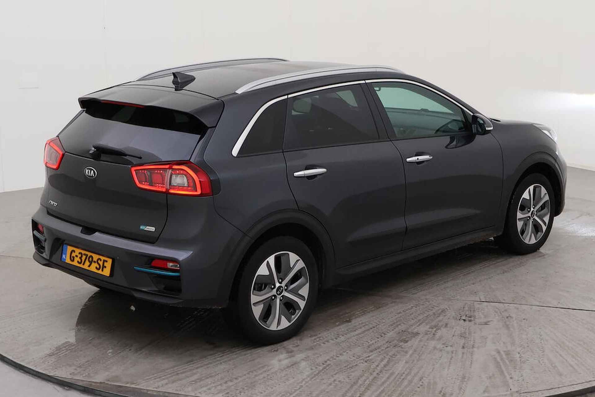 Kia e-Niro ExecutiveLine 64 kWh LEDER | NAVI | STOELVERWARMING - 3/15