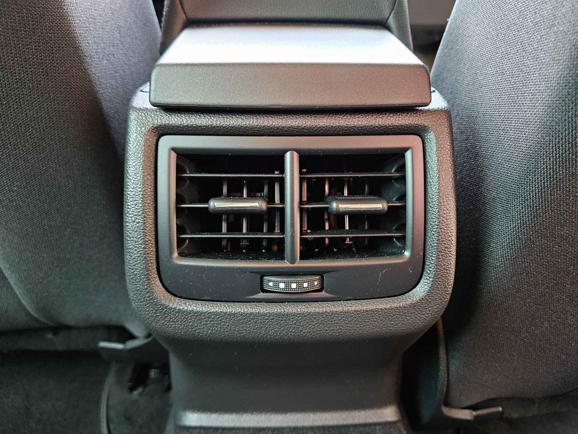 SEAT Leon 1.0 EcoTSI Style Connect / APPLE CARPLAY & ANDROID AUTO / NAVI / PARKEERSENSOREN / - 33/36