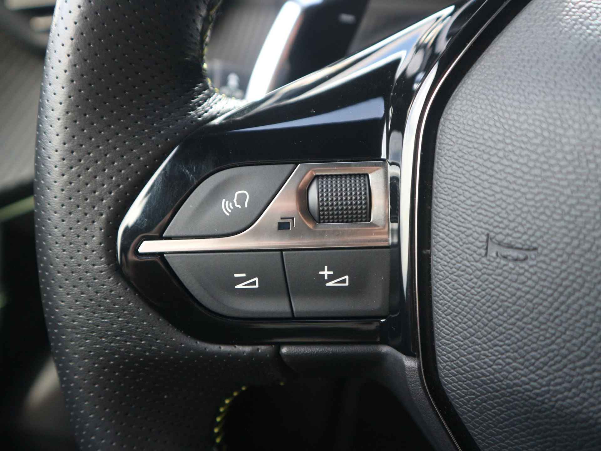 Peugeot 2008 1.2 130pk GT-Line Automaat | Apple Carplay | Cruise Control | Stoelverwarming - 18/42