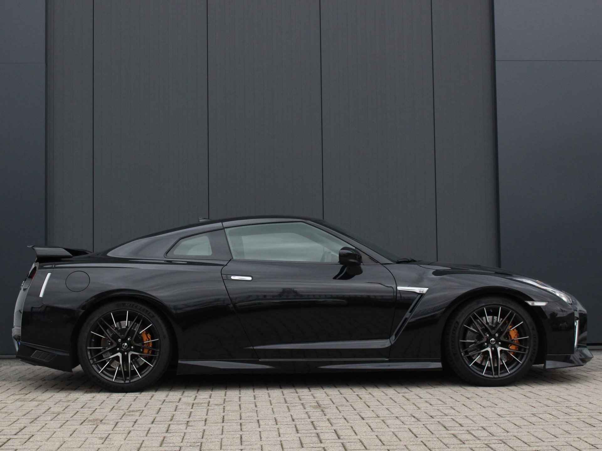 Nissan GT-R 3.8 V6 Black Edition Cruise Control | Navigatie | PDC | Camera | Climate Control | Bose Premium Sound | Brembo Remmen | Titanium uitlaat | Apple Carplay | Lederen Kuipstoelen | Black Edition | - 9/50