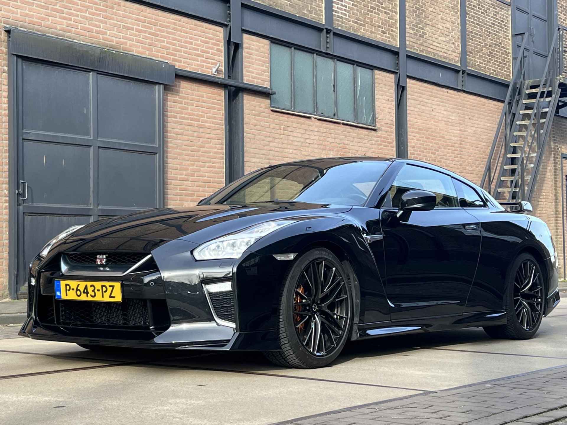 Nissan GT-R 3.8 V6 Black Edition Cruise Control | Navigatie | PDC | Camera | Climate Control | Bose Premium Sound | Brembo Remmen | Titanium uitlaat | Apple Carplay | Lederen Kuipstoelen | Black Edition | - 47/50