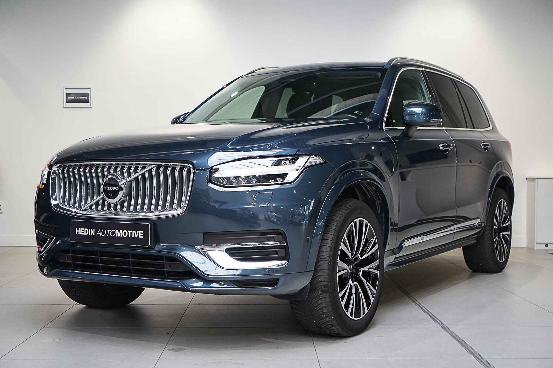 Volvo XC90 Plus Bright T8 AWD Plug In Hybride Long Range |1e Eigenaar | 360° Rondom Parkeer Camera | Google Maps & Services | Panoramadak | Elektrische Stoelen voor Incl Memory | Harman & Kardon Premium Audio | Verwarmde Stoelen Voor & Achter - 1/28