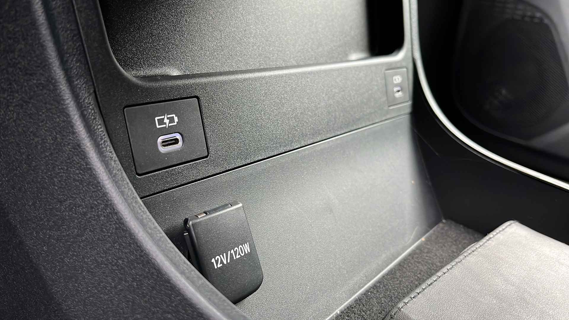 Toyota bZ4X Premium - Solar 4WD 71 kWh | 3-fase | All-in prijs | Zeer rijk uitgerust | 360 camera | Parkeersensoren | - 22/39