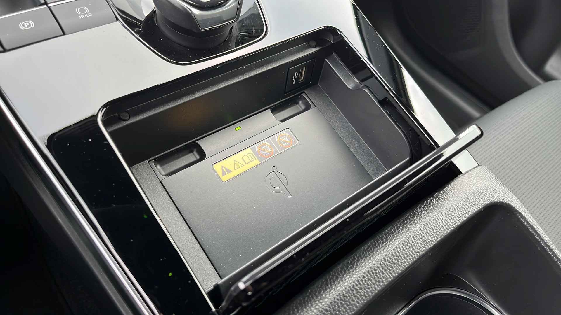 Toyota bZ4X Premium - Solar 4WD 71 kWh | 3-fase | All-in prijs | Zeer rijk uitgerust | 360 camera | Parkeersensoren | - 29/39