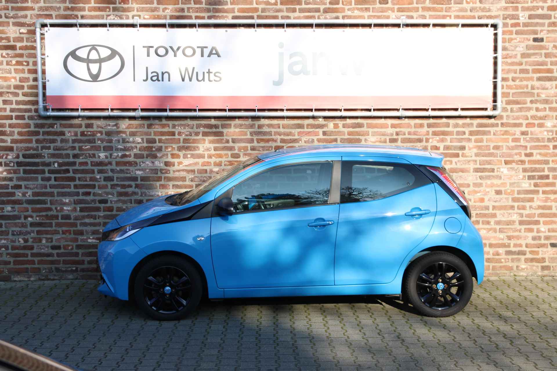 Toyota Aygo 1.0 VVT-i X-cite - 2/32