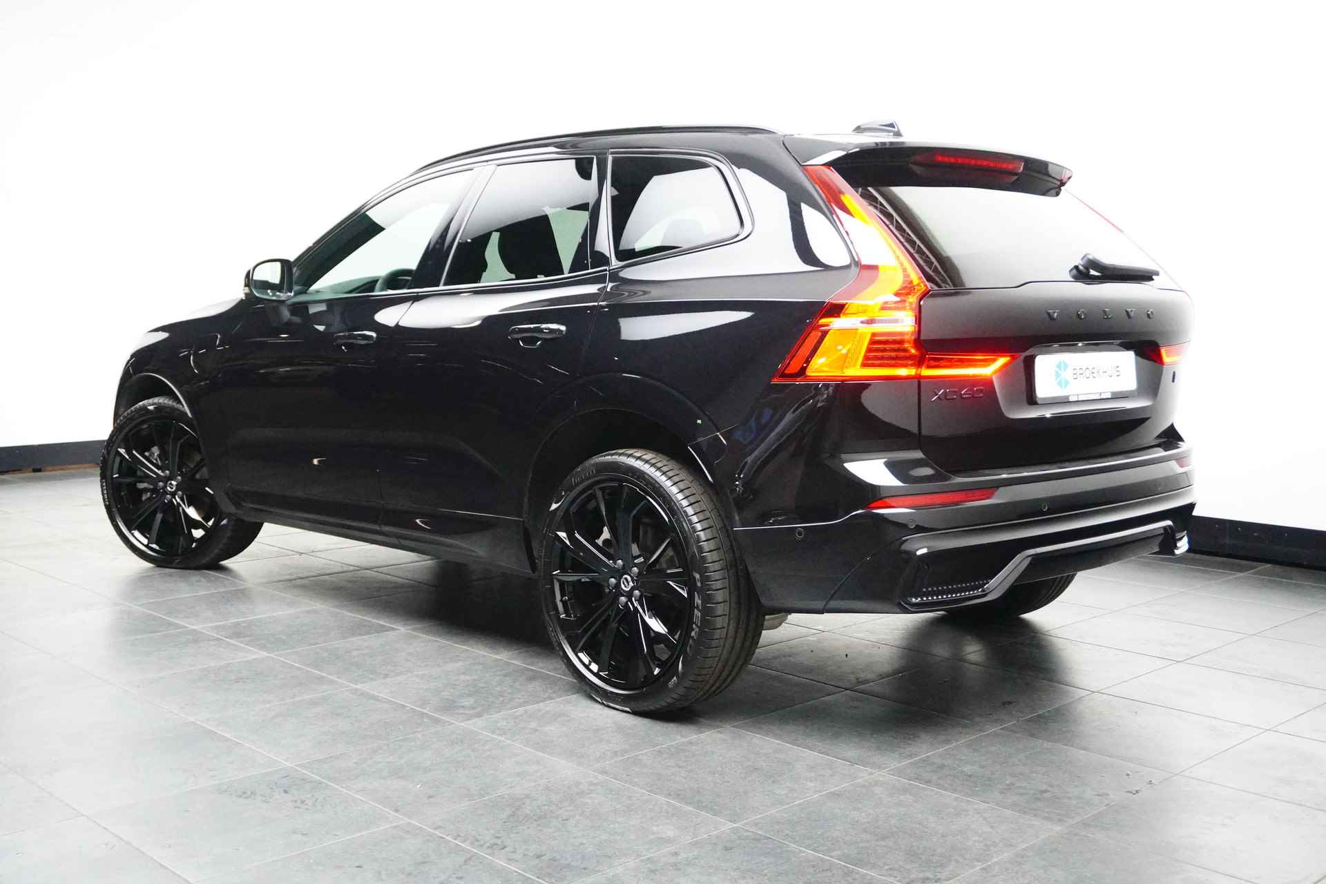 Volvo XC60 T8 Plug-in hybrid AWD Plus Black Edition - 5/33