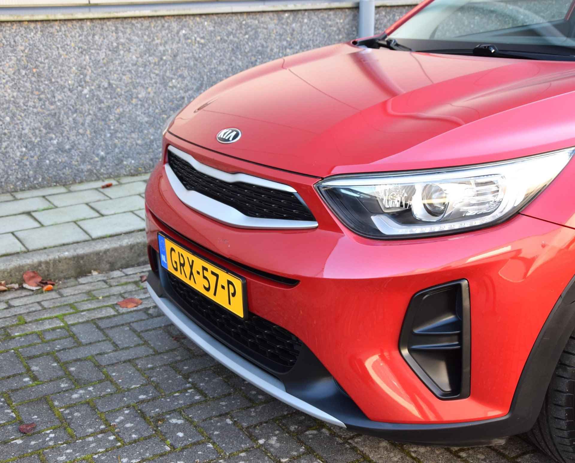 Kia Stonic 1.2 MPi Design Edition | Navigatie | Apple Carplay/Android Auto | Achteruitrijcamera | - 4/31